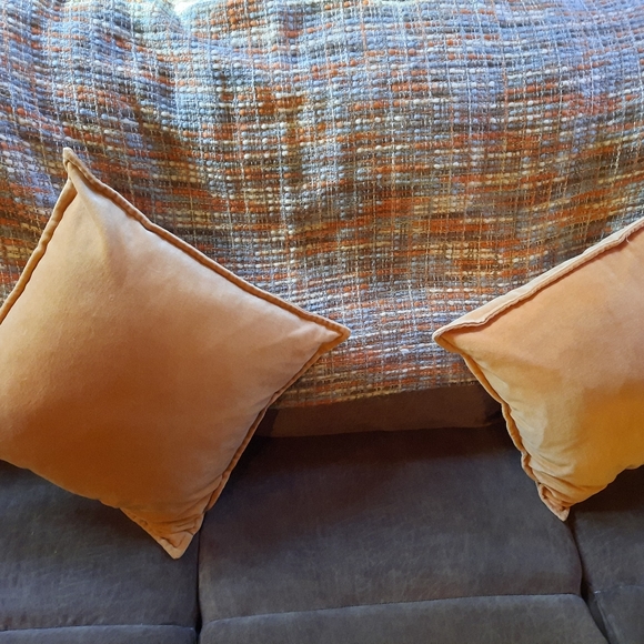 Fall colored pillows and throw blanket - Picture 2 of 5